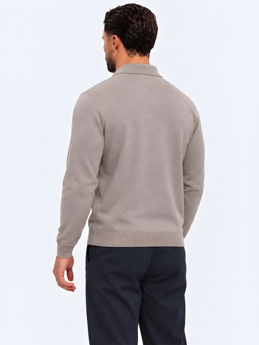 Beige gebreide polo longsleeve met open kraag, achteraanzicht