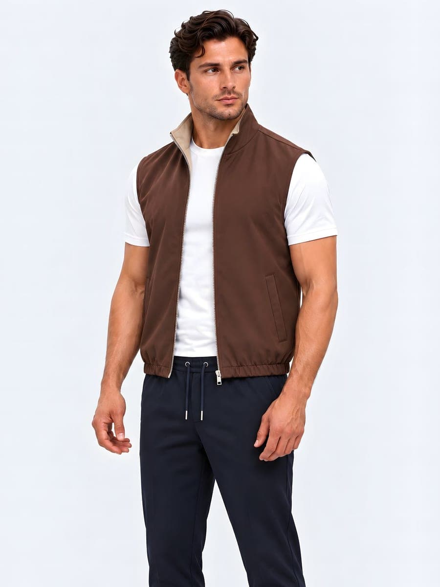 Bruin-beige omkeerbare bodywarmer, schuin van voren