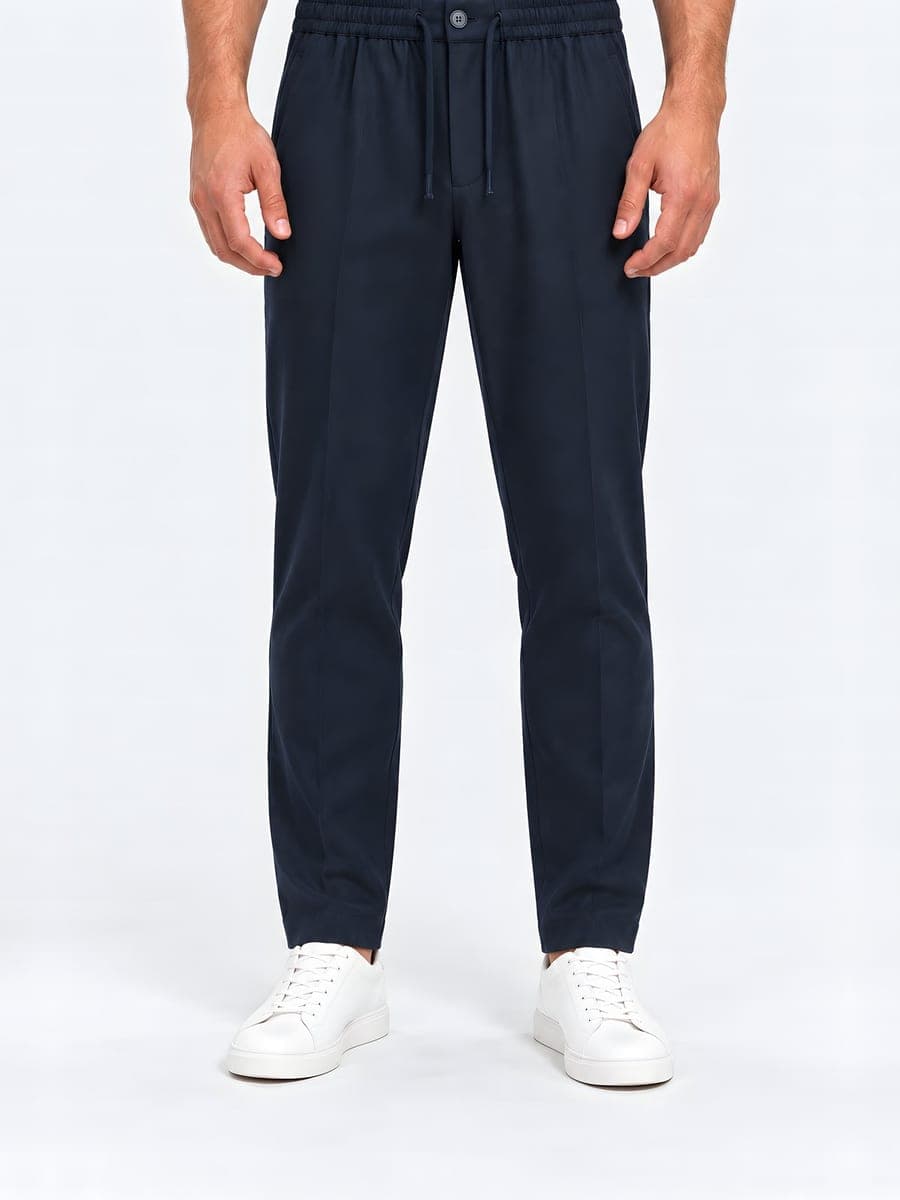 Navy tapered broek met trekkoord, vooraanzicht