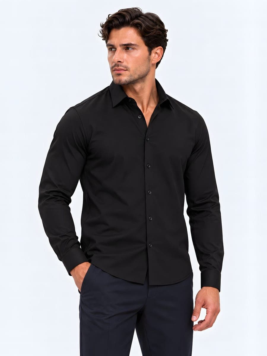 Zwart slim fit overhemd met button-down kraag, gedragen met een hand in de zak