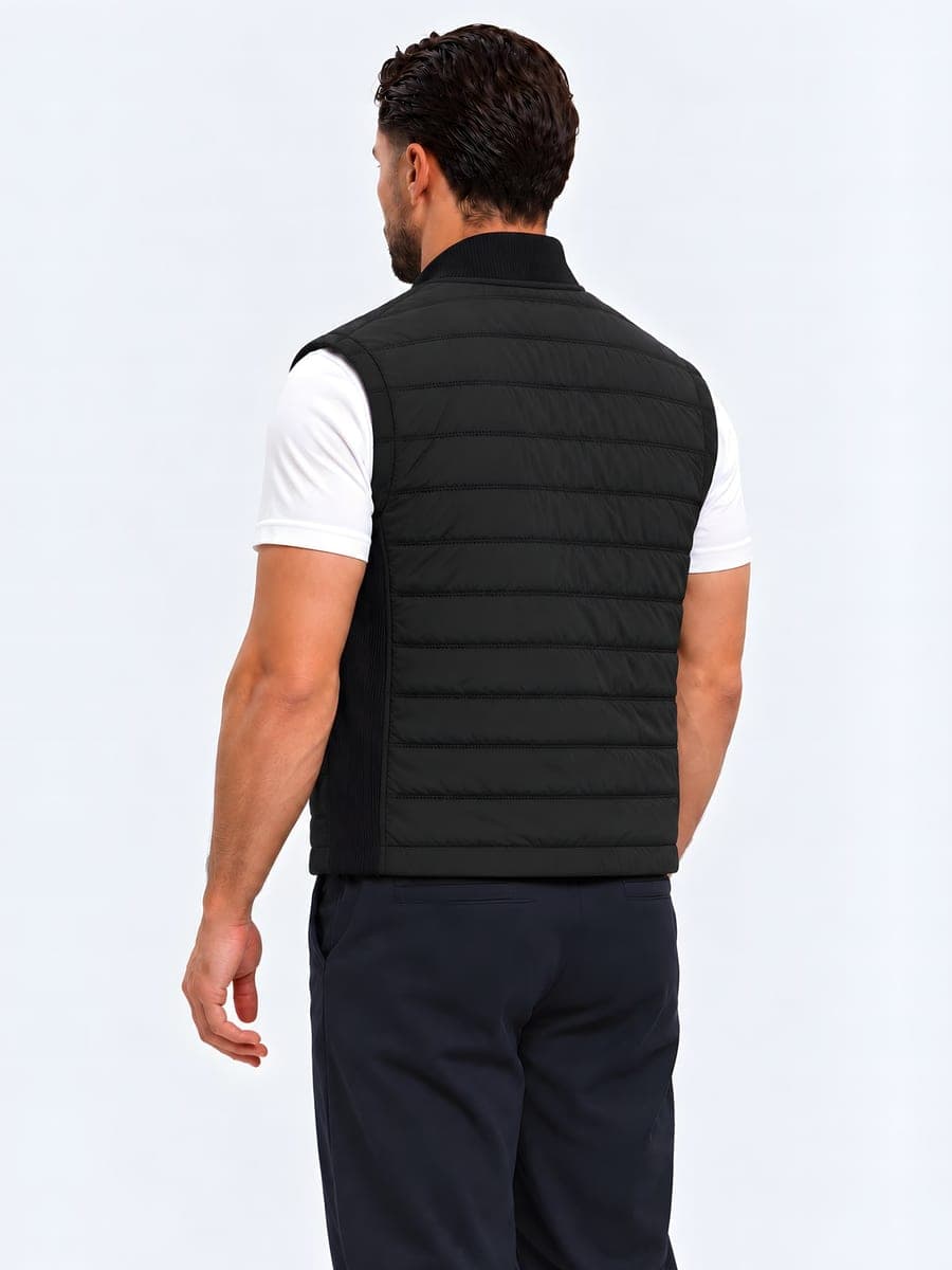 Zwarte doorgestikte bodywarmer, achteraanzicht