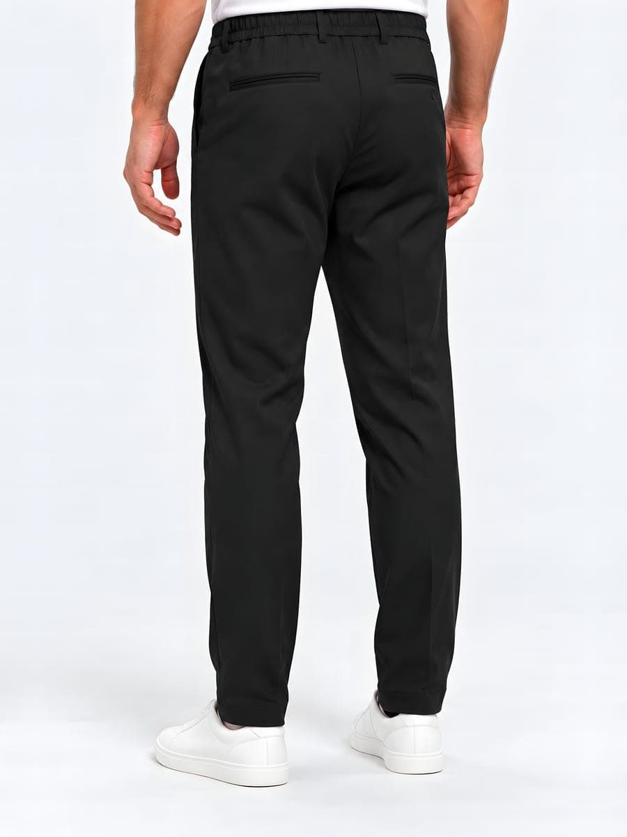 Zwarte tapered broek met trekkoord, achteraanzicht