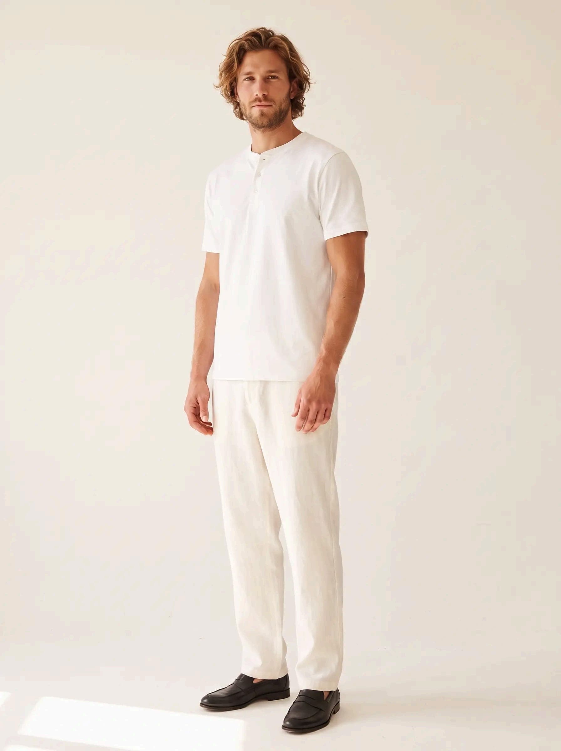 Blanco witte t-shirt uit de stock collection (art. 42)