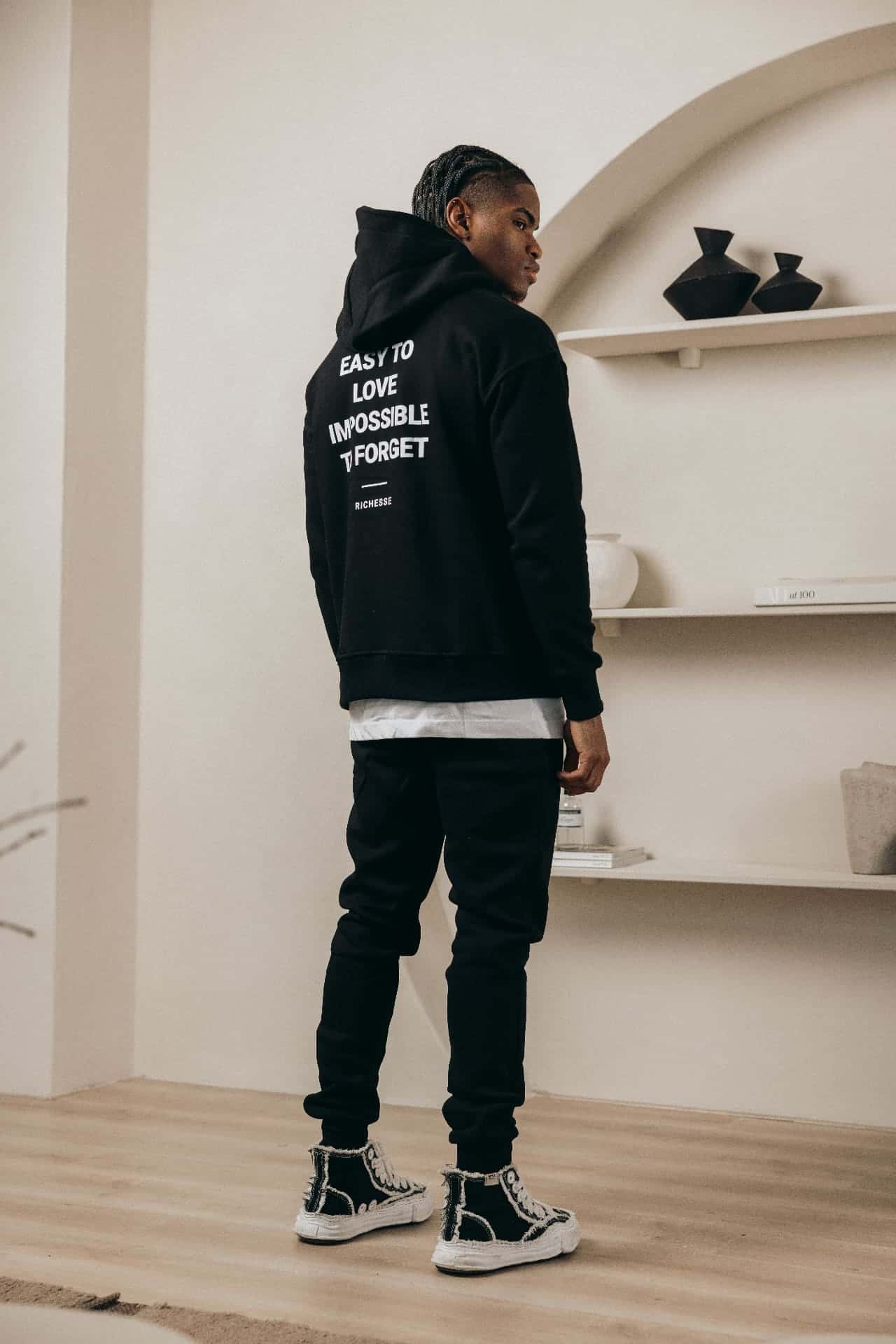Black hoodie with a Richesse back print