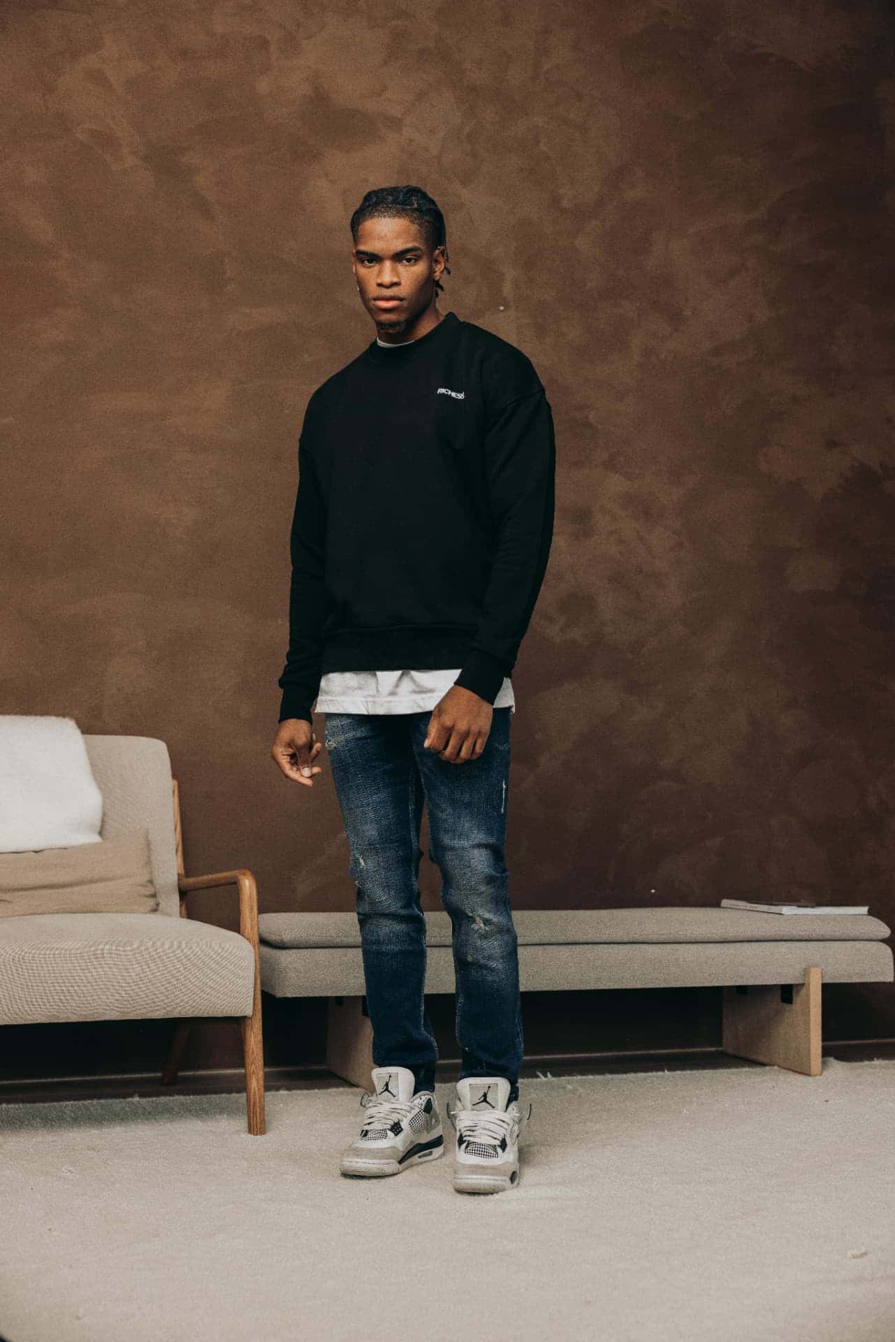 Zwarte crewneck sweater met geborduurd logo