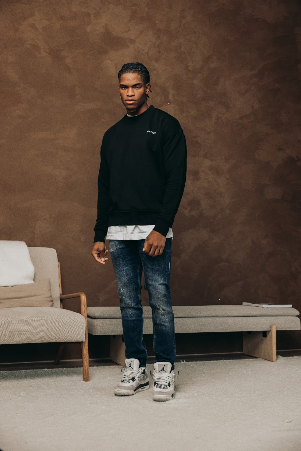 Zwarte crewneck sweater met geborduurd logo