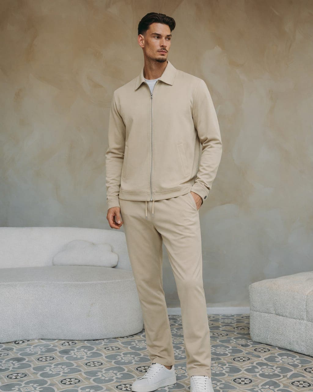 Beige tracksuit in twee delen